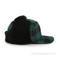 หมวกกันหนาวที่อบอุ่นพร้อมที่ปิดหูฟังสีเขียว